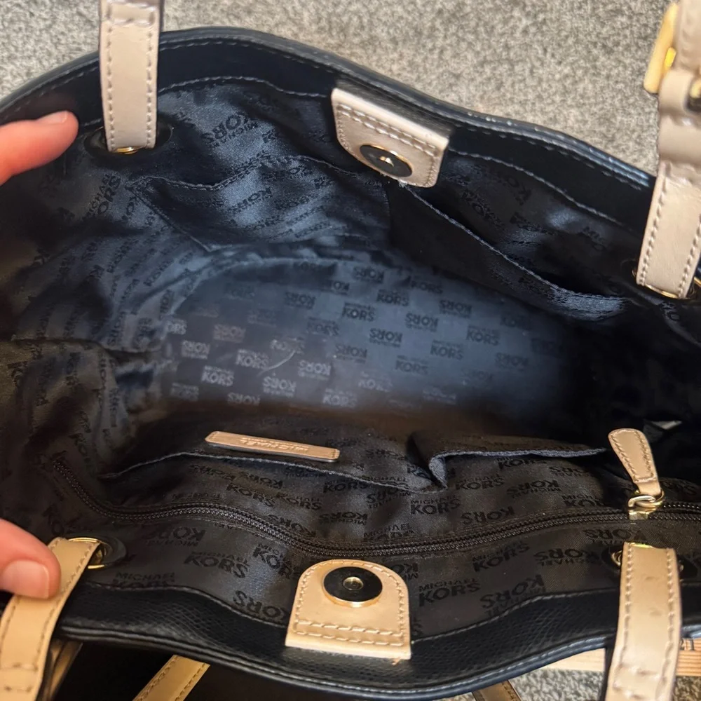Michael Kors Jet Set Travel Black Shoulder Leather Bag